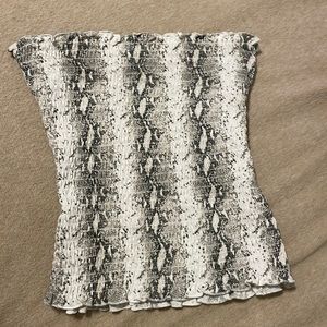 Print strapless top very stretchy/ high elasticity.